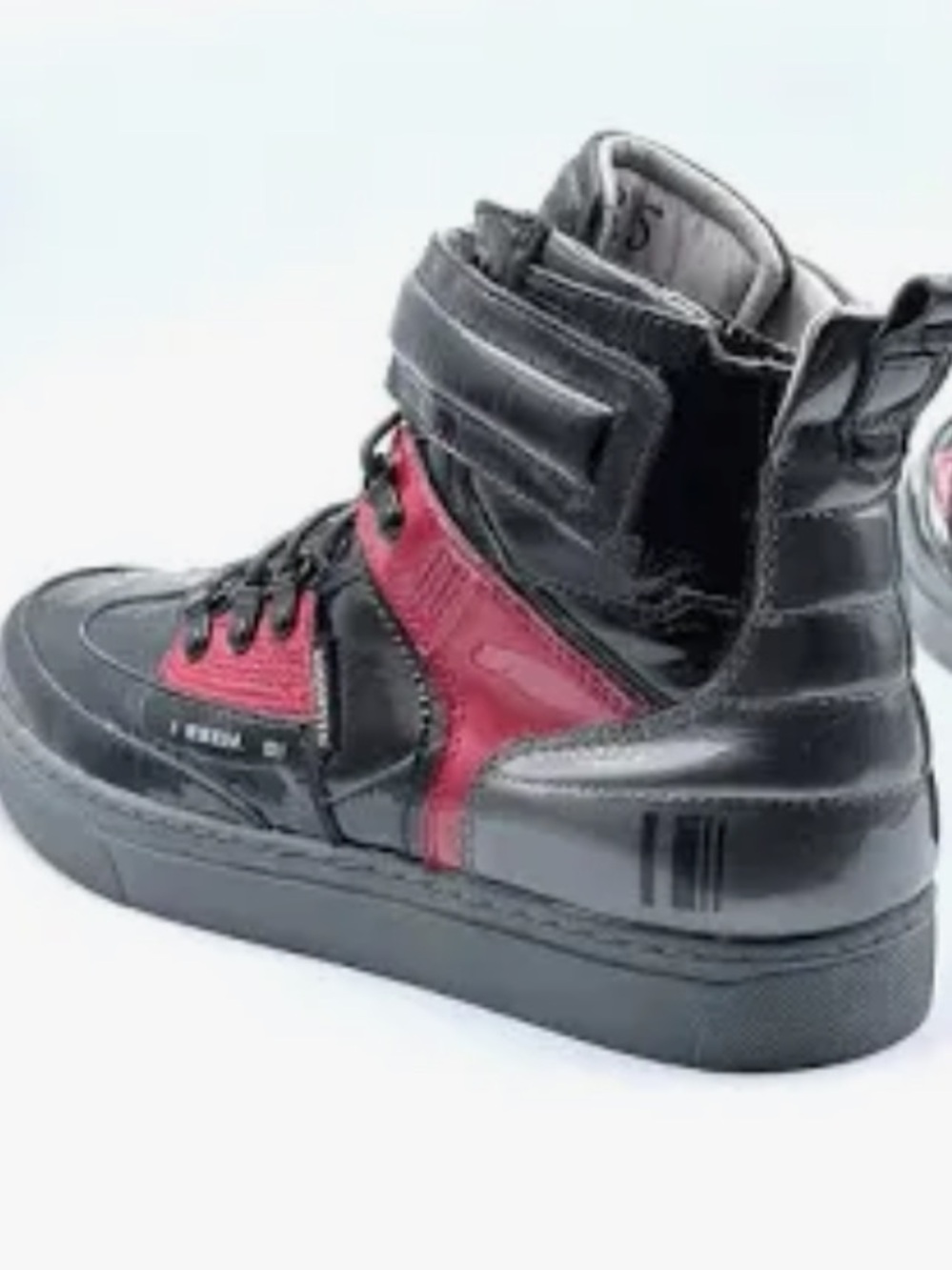 High-Top Athletic Sneakers in Black and Red - Men's